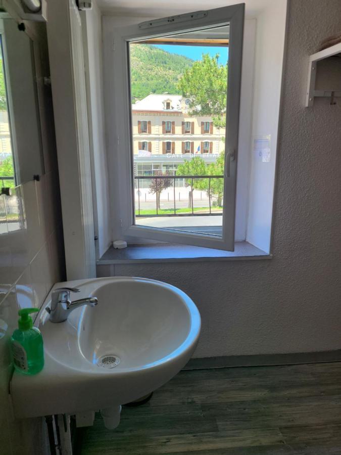 Briançon Hotel De La Gare מראה חיצוני תמונה